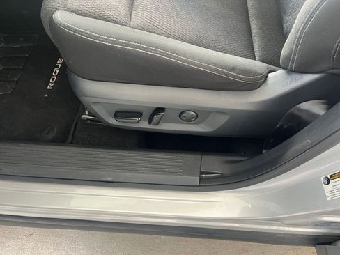 Used 2025 Nissan Rogue SV FWD image 22