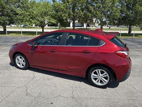 Used 2018 Chevrolet Cruze LT w/ Convenience Package FWD image 54