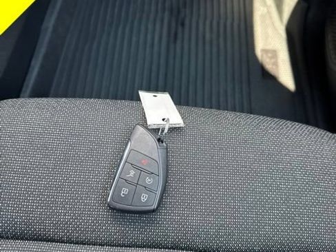 Used 2025 Chevrolet Traverse LT w/ LPO, Floor Liner Package FWD image 31