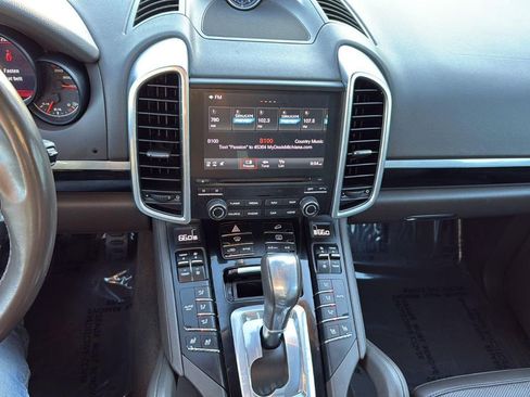 Used 2018 Porsche Cayenne Platinum Edition w/ Premium Package Plus image 22