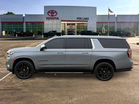 Used 2022 Chevrolet Suburban Premier AWD/4WD image 2