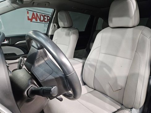 Used 2017 Toyota Highlander Limited Platinum image 24