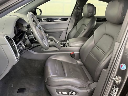 Used 2020 Porsche Cayenne image 11
