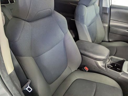 Used 2022 Toyota RAV4 LE image 32