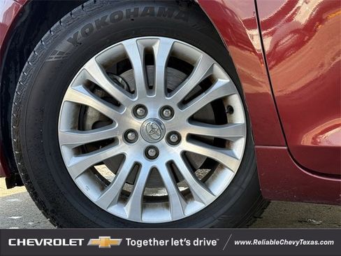 Used 2017 Toyota Sienna XLE image 10