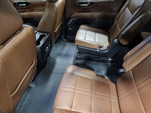 Used 2025 Chevrolet Suburban High Country AWD/4WD image 51