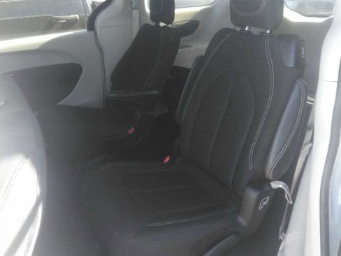 Used 2023 Chrysler Voyager LX FWD image 4