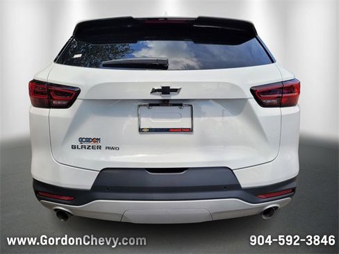 Used 2025 Chevrolet Blazer LT image 4