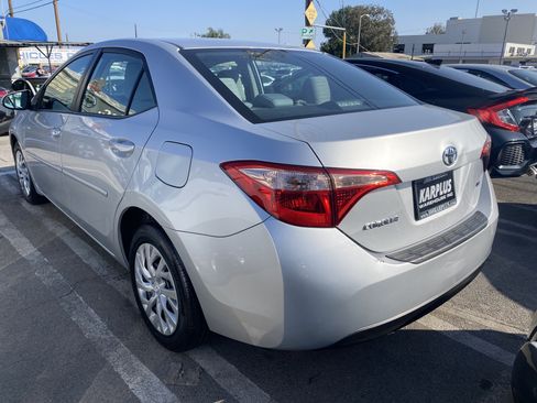 Used 2018 Toyota Corolla LE w/ Carpet Mat Package (TMS) FWD image 9