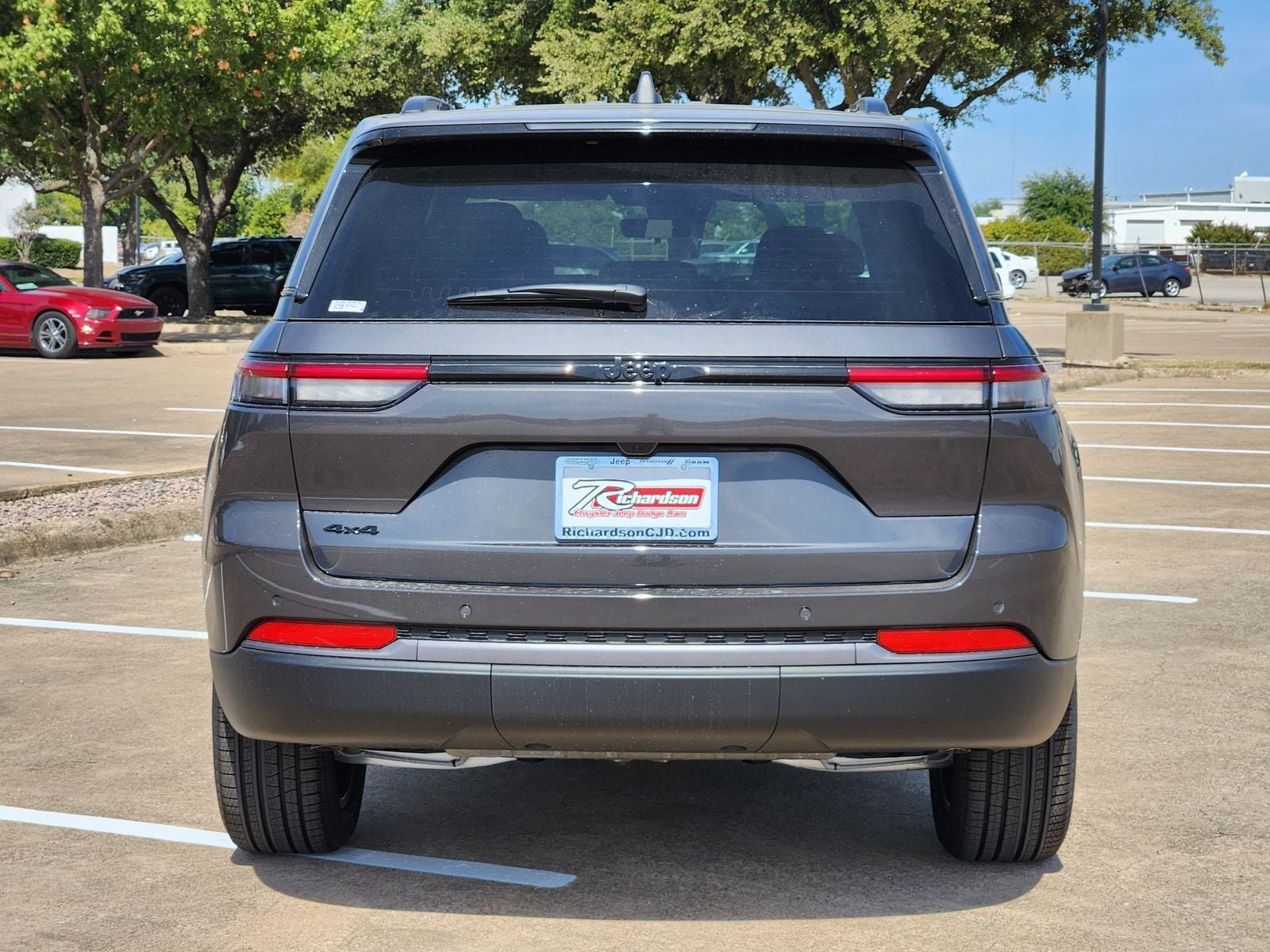 New 2026 Jeep Grand Cherokee Limited w/ Limited Altitude Package AWD/4WD image 5