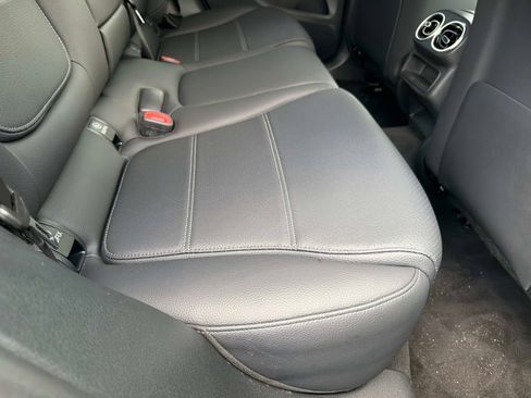 Used 2025 Mercedes-Benz GLC 300 4MATIC image 27