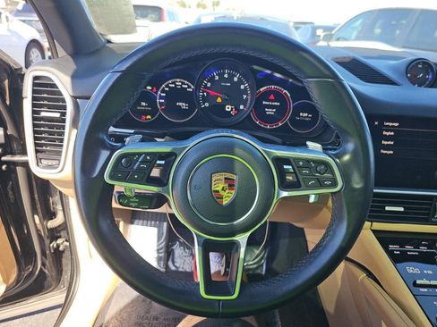 Used 2022 Porsche Cayenne AWD/4WD image 7