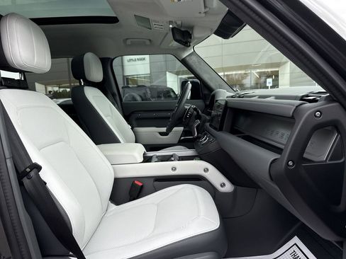 Used 2025 Land Rover Defender 110 V8 image 17