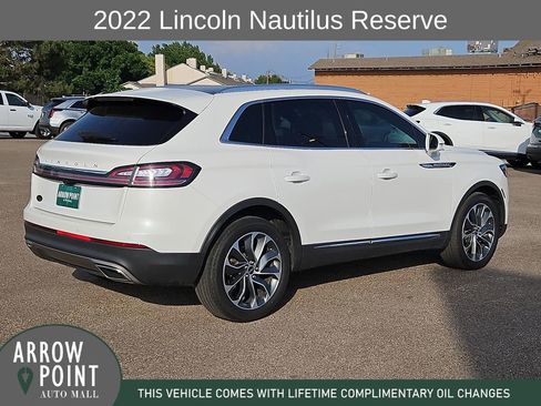 Used 2022 Lincoln Nautilus Reserve FWD image 12