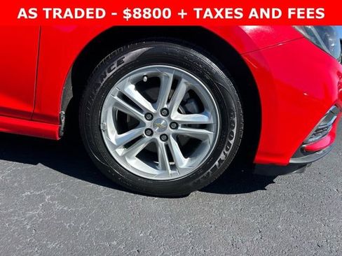 Used 2018 Chevrolet Cruze LT w/ Convenience Package image 8