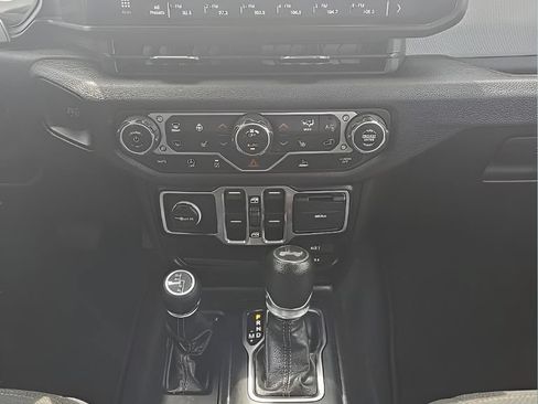 Used 2024 Jeep Wrangler Unlimited Sport AWD/4WD image 17