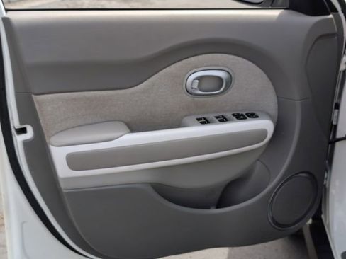 Used 2015 Kia Soul EV FWD image 12