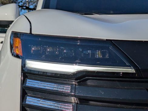 Used 2025 Nissan Kicks SV image 10