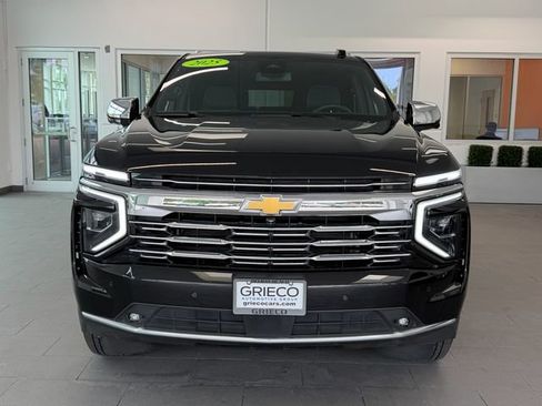Used 2025 Chevrolet Suburban Premier AWD/4WD image 2