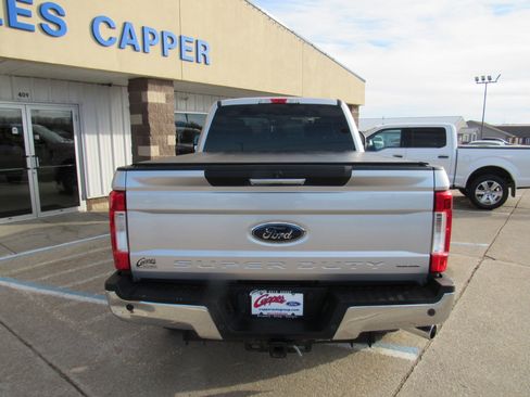 Used 2017 Ford F250 XLT w/ XLT Premium Package image 6