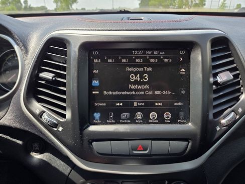 Used 2014 Jeep Cherokee Trailhawk w/ Comfort/Convenience Group AWD/4WD image 17