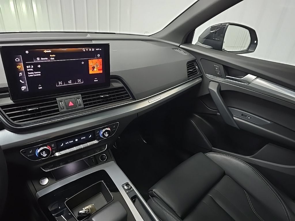 Used 2025 Audi Q5 2.0T Premium w/ Convenience Plus Package AWD/4WD image 26
