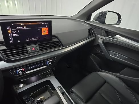 Used 2025 Audi Q5 2.0T Premium w/ Convenience Plus Package AWD/4WD image 26