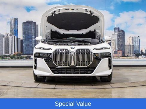 Used 2025 BMW 760i xDrive AWD/4WD image 4