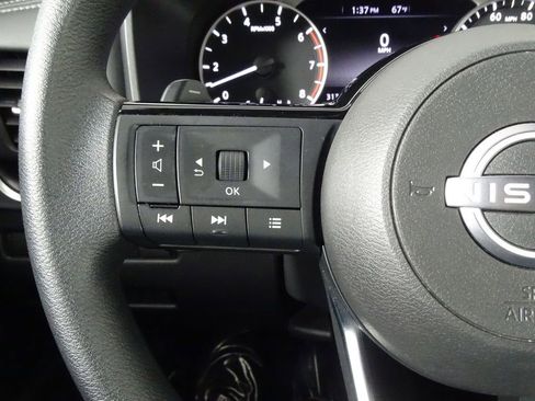 Used 2023 Nissan Rogue SV image 24