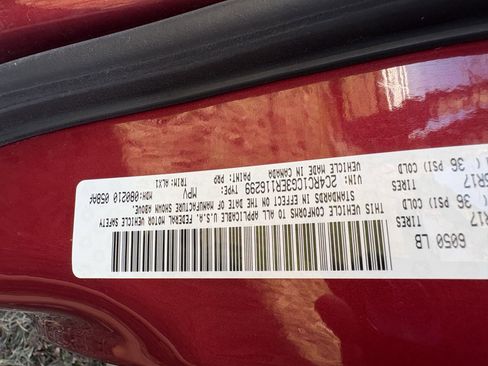 Used 2014 Chrysler Town & Country Touring-L w/ Driver Convenience Group image 18