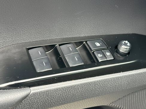 Certified 2025 Toyota Camry SE w/ Convenience Package image 12