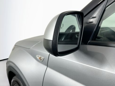Used 2025 Hyundai Venue SEL FWD image 16