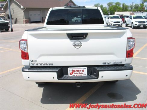 Used 2024 Nissan Titan SV AWD/4WD image 36