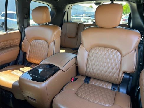 Used 2024 INFINITI QX80 Sensory w/ Cargo Package AWD/4WD image 9