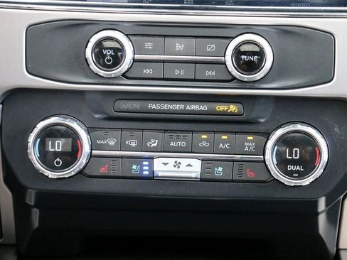 Used 2022 Ford F250 Platinum w/ Tremor Off-Road Package image 33