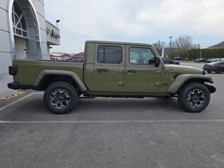 New 2025 Jeep Gladiator Sport w/ Premium Package video 2