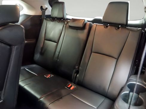 Used 2023 Toyota Highlander XLE AWD/4WD image 13