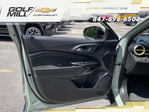Used 2025 Chevrolet Trax ACTIV FWD image 11