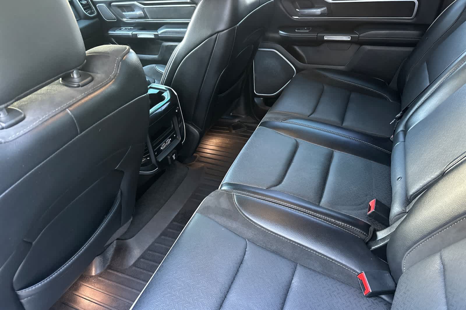 Used 2020 RAM 1500 Laramie AWD/4WD image 4