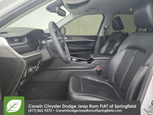 Certified 2023 Jeep Grand Cherokee Limited w/ Black Appearance Package image 19