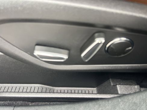 Used 2023 Lincoln Nautilus Reserve w/ Luxury Package image 24