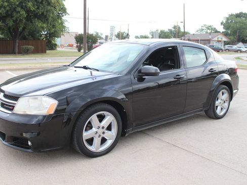 Used 2011 Dodge Avenger Lux FWD image 13