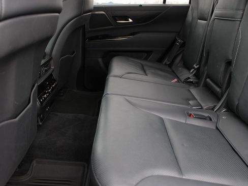 Used 2023 Lexus LX 600 4WD w/ Luxury Package image 25