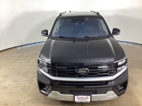 Used 2025 Ford Expedition Platinum w/ Driver's Package AWD/4WD image 2