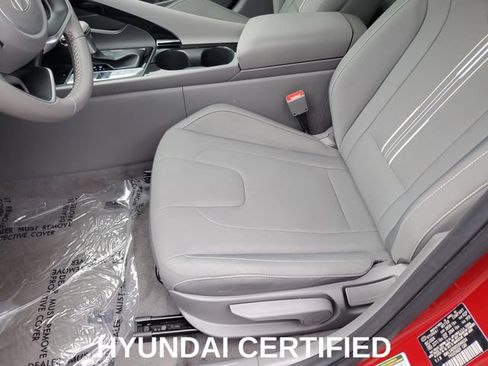 Certified 2025 Hyundai Elantra SEL FWD image 12