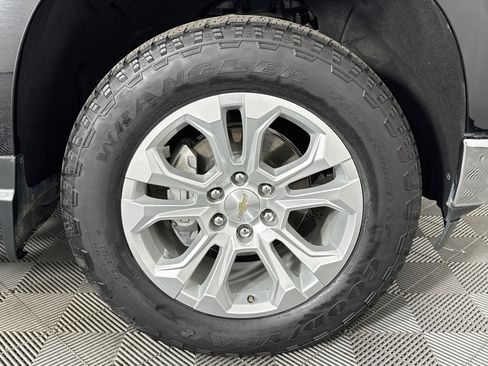 Used 2024 Chevrolet Silverado 1500 LTZ w/ LTZ Premium Package AWD/4WD image 30