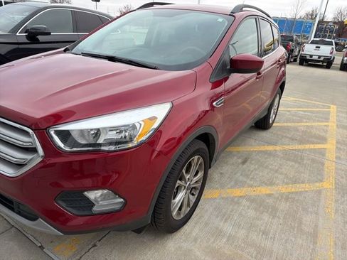 Used 2018 Ford Escape SE w/ SE Sync 3 Package image 3