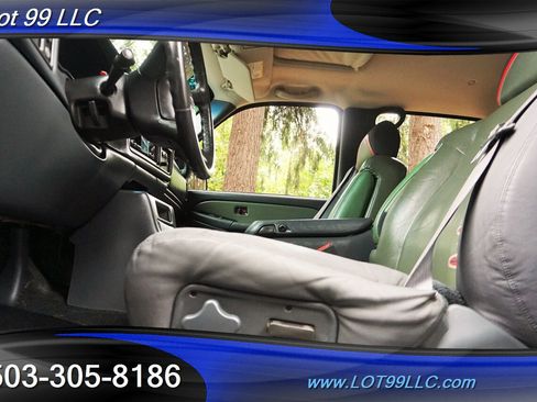 Used 2002 Chevrolet Avalanche 4x4 w/ North Face Edition image 13