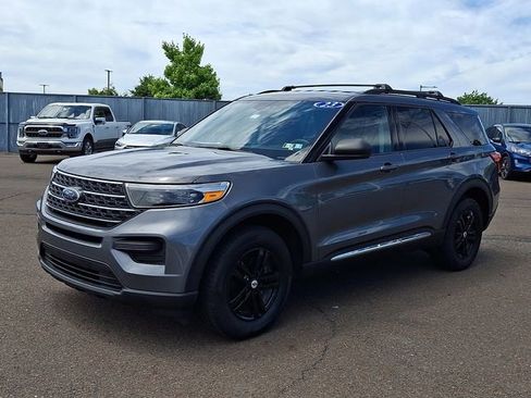 Certified 2023 Ford Explorer XLT w/ Class IV Trailer Tow Package AWD/4WD image 3