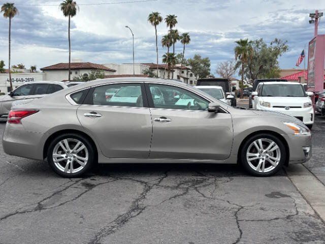 Used 2015 Nissan Altima 3.5 SL FWD image 1
